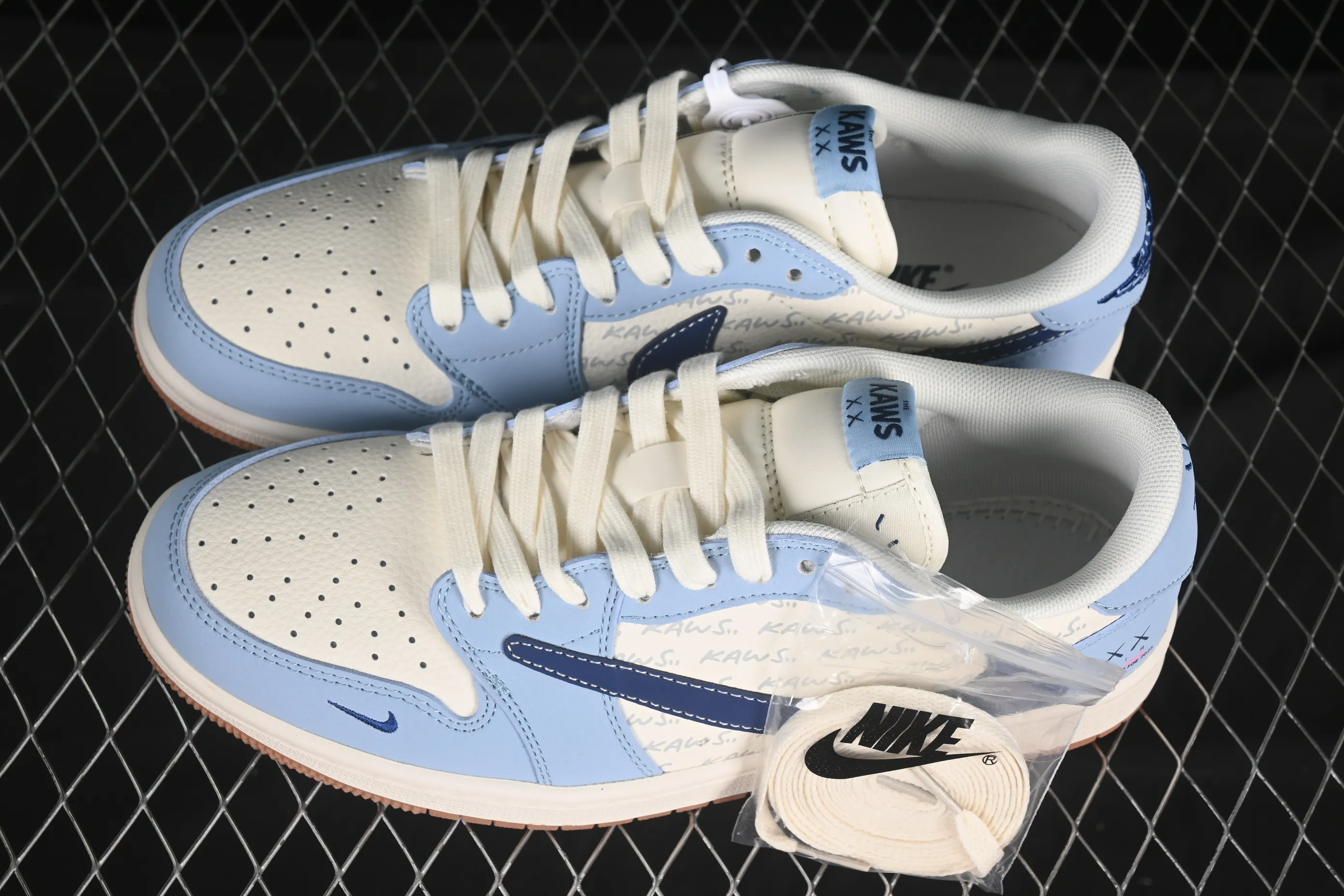 All categories Air Jordan Jordan series basketball shoes Air Jordan 1 Low High-end customized low-top sneakers Travis Scott x Fragment Design x Air Jordan 1 Low OG SP AJ1 Joe 1 Kaws joint double blue raw rubber low-top cultural and casual sneakers ZH2598-164